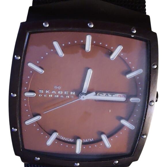 Skagen 396LTMD Titanium Brown/bronze mesh, ultra-thin square case day/date main image 10